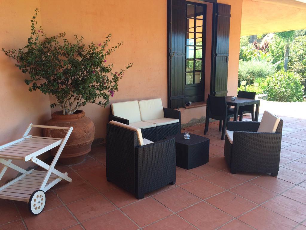 A Casa Di Angela B&B Carbonia Buitenkant foto